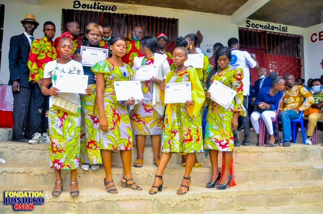 Remise des brevets aux lauréats en coupe et couture